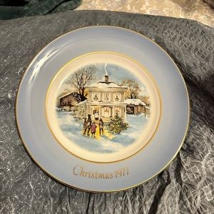 Avon 1977 Christmas plate